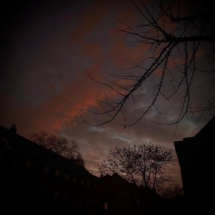 …der #Himmel über dem #Düsseltal heute Morgen um 07:30 Uhr! #beautyfull #sky…