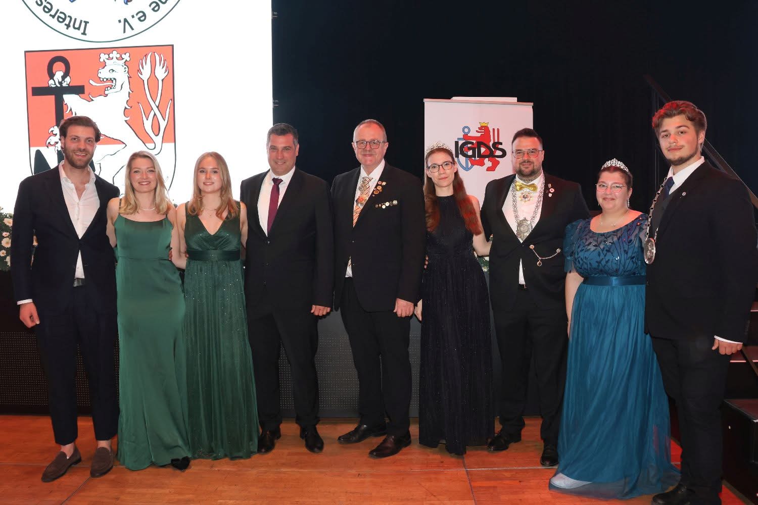 Düsseldorf: Ein Höhepunkt vor dem Start des Sommerbrauchtums – der Ball der…