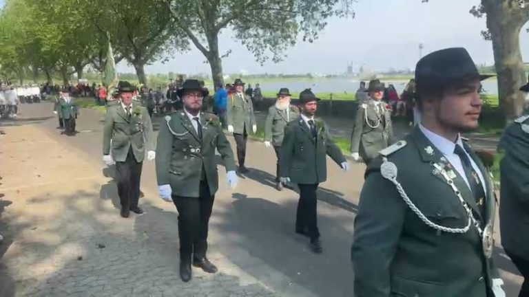 Live von der Parade in Heerdt!5