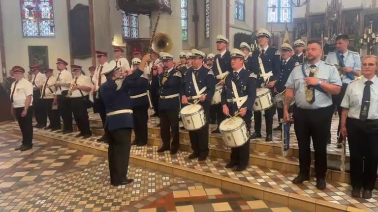 Düsseldorf Eller - Live vom Großen Zapfenstreich aus der Kirche St. Gertrud